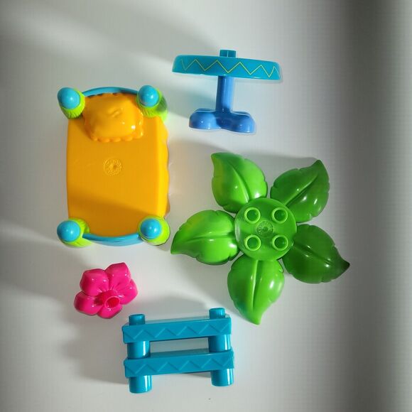 Dora Mega Bloks 3026 Nick Jr. Parts Bed Tree Table Flower Fence - Picture 3 of 3